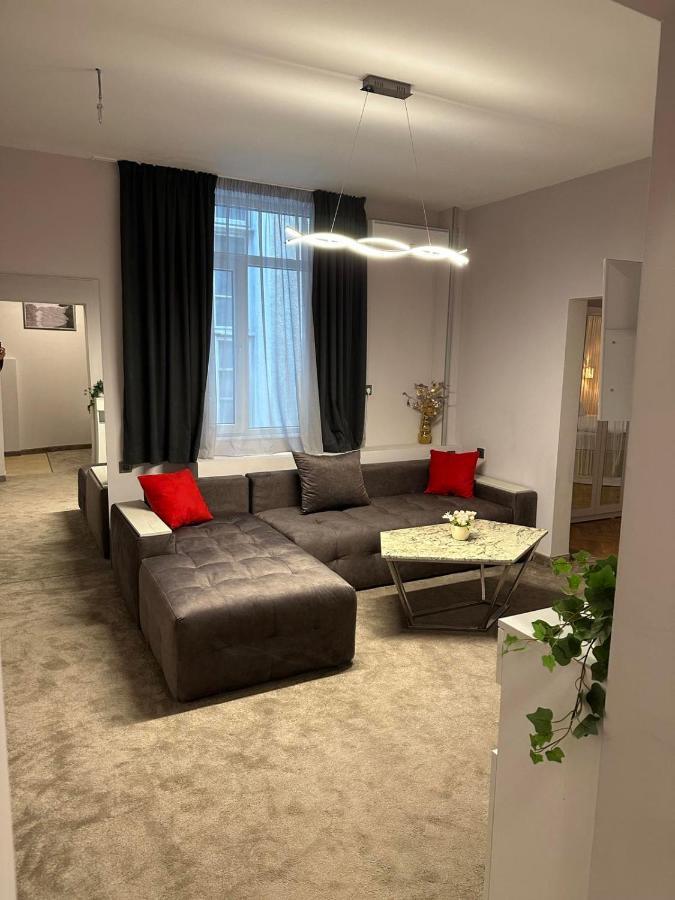 סופיה Luxury Apartment With Jacuzzi מראה חיצוני תמונה